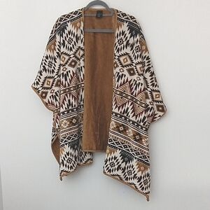 Cuddl Duds Wrap Women's Size S/M Reversible Double Plush Aztec Western Pre-owned